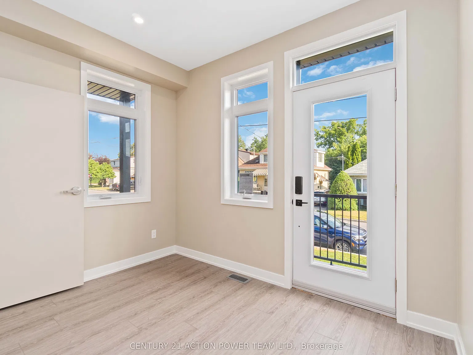 2 bed, $2,400 — Photo 4