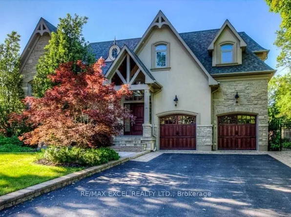 1205 Streambank Dr, Mississauga, ON L5H 1X1