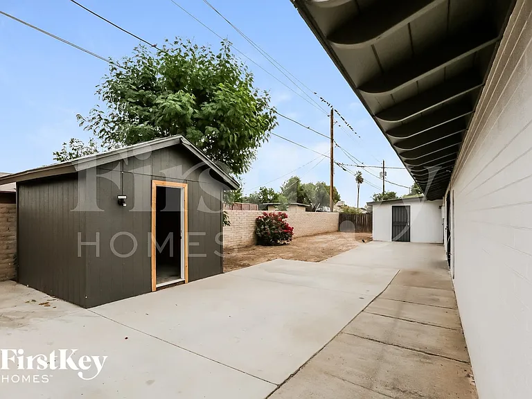 5361 N 61st Dr — Photo 14