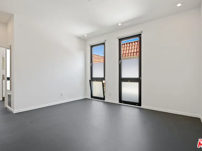 4262 Lincoln Ave — Photo 5