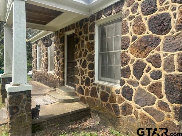109 Lynch St, Palestine, TX 75803