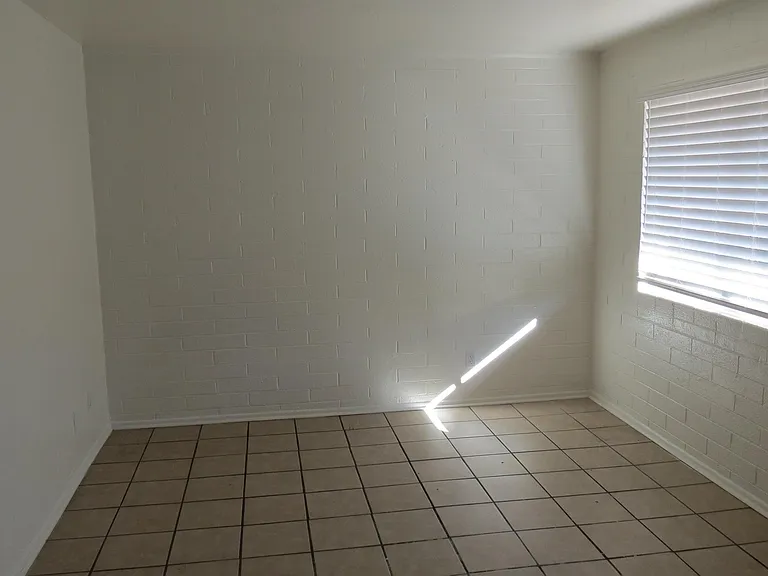 4329 N Longview Ave #2 — Photo 5