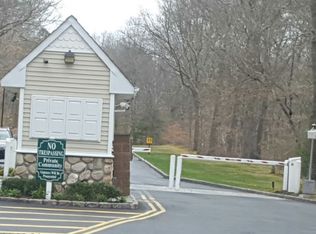 99 Rabbit Run, Manorville, NY 11949