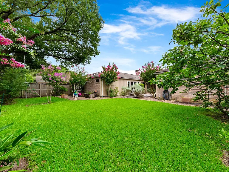 12210 Ravenmoor Dr — Photo 32