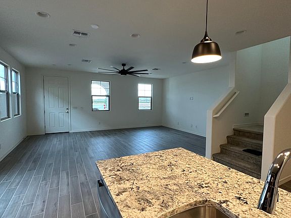 4th image of 1404 W Sparrow Dr
