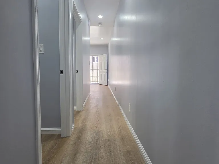 1715 W 64th St #1/4 — Photo 12
