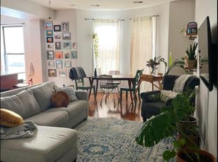 561 W Briar Pl APT 205, Chicago, IL 60657