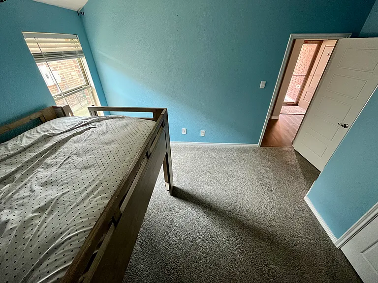 2nd bed room with closet