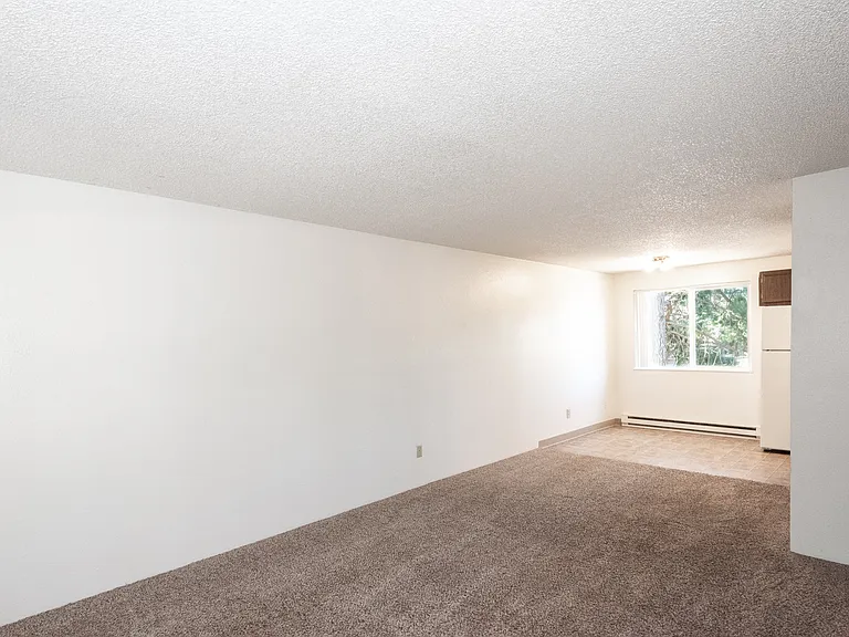 Hallmark Apartments — Photo 10