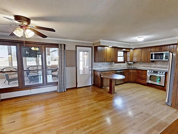4th image of 1435 L Rd