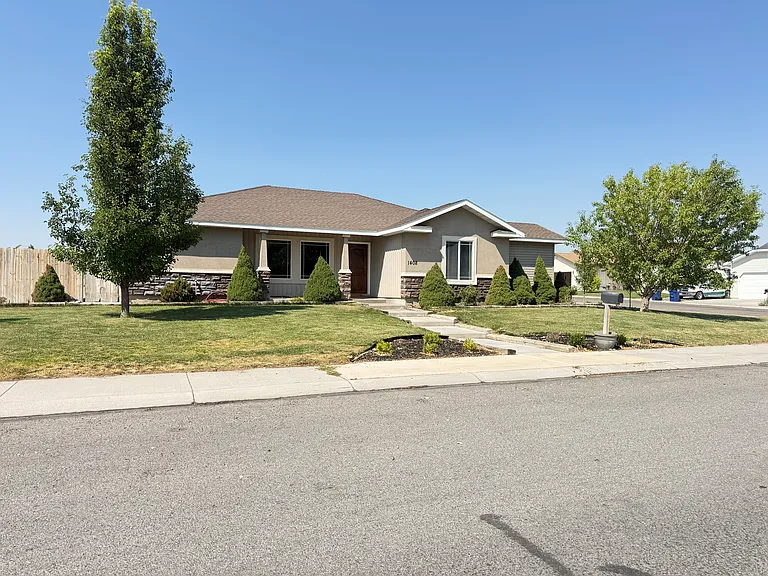 1408 Lauren Ln — Photo 22