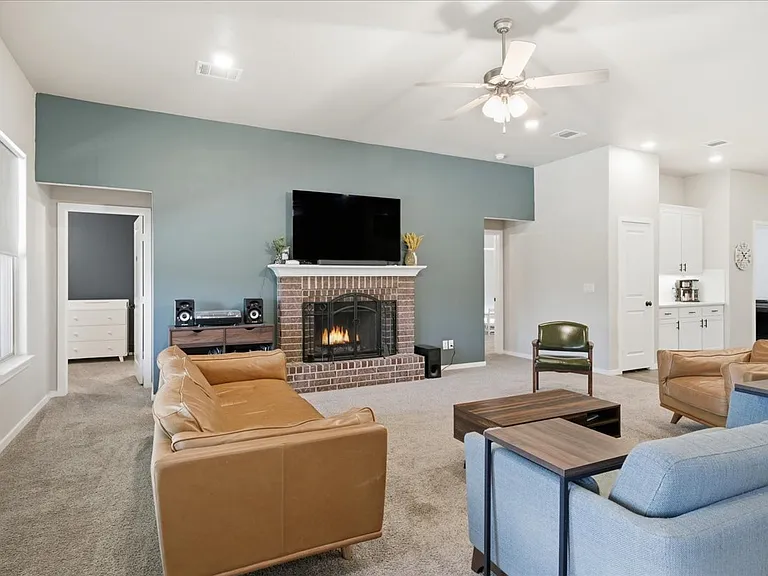 9807 Virginia Ave — Photo 7