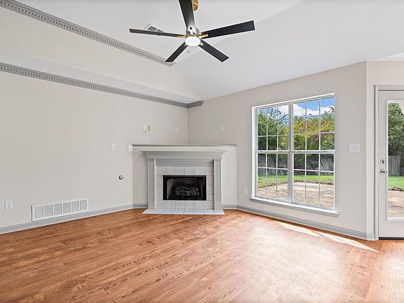 5th image of 107 Magnolia Cir