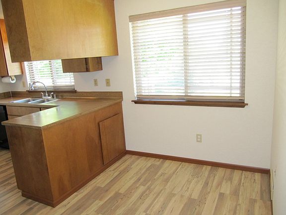 4th image of 3215 31st Ave SE