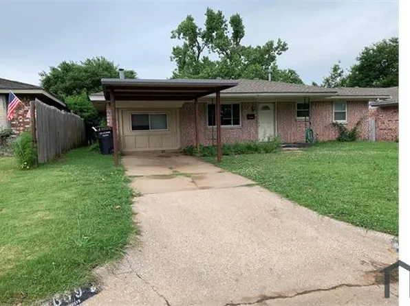 669 NW 16th St, Moore, OK 73160