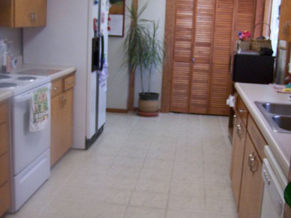 kitchen w/pantry
