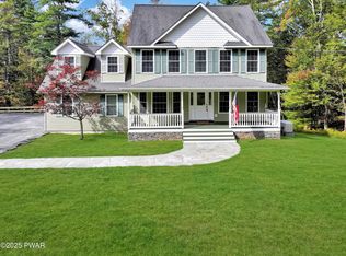 201 Chokeberry Dr, Milford, PA 18337