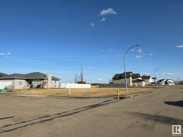 5503 43rd St, Lamont, AB T0B 2R0