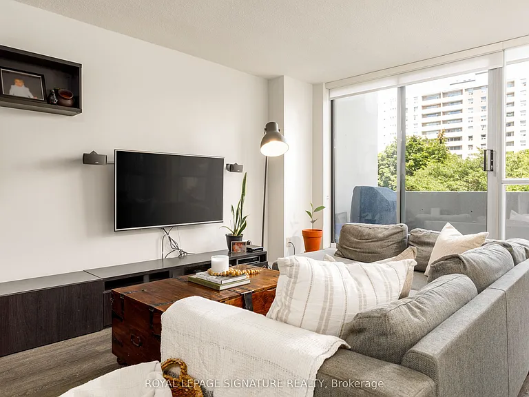 35 Ormskirk Ave #302 — Photo 13