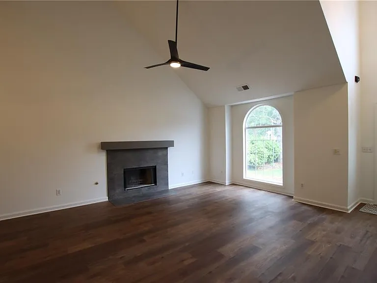 2256 Dresden Grn NW — Photo 4