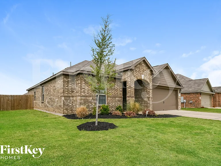 1536 Millennium Dr — Photo 2