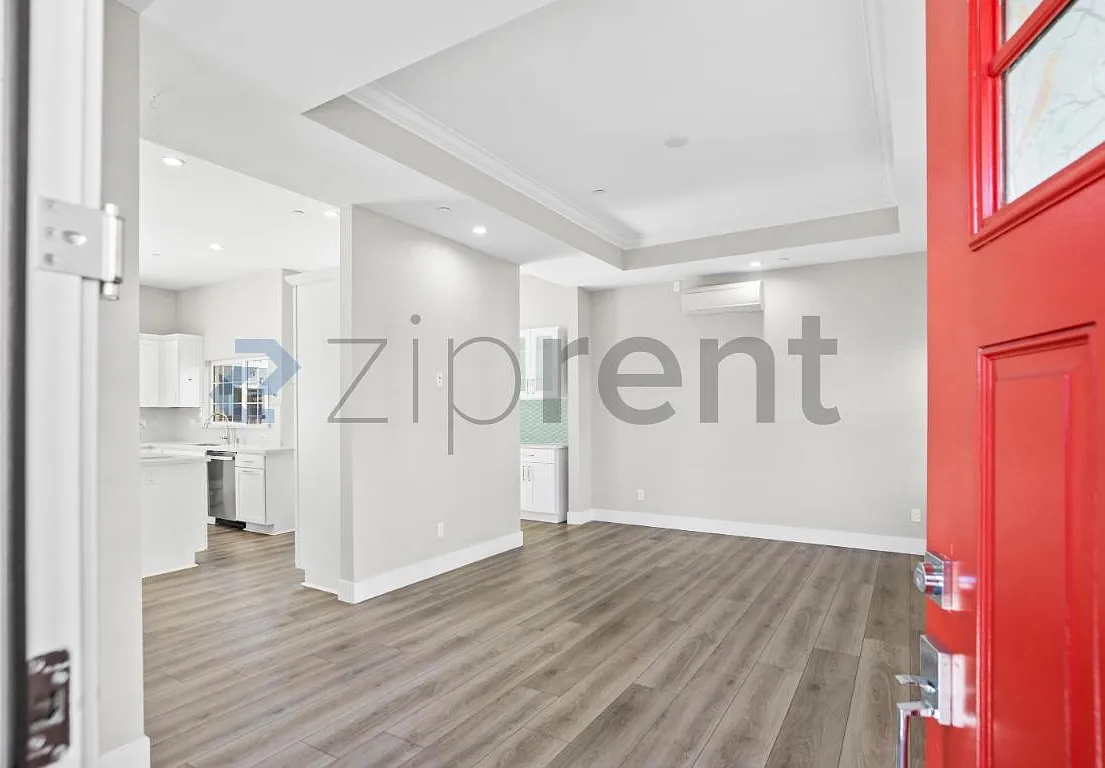 4 bed, 2.5 bath, 1944 sqft, $5,500 — Photo 3