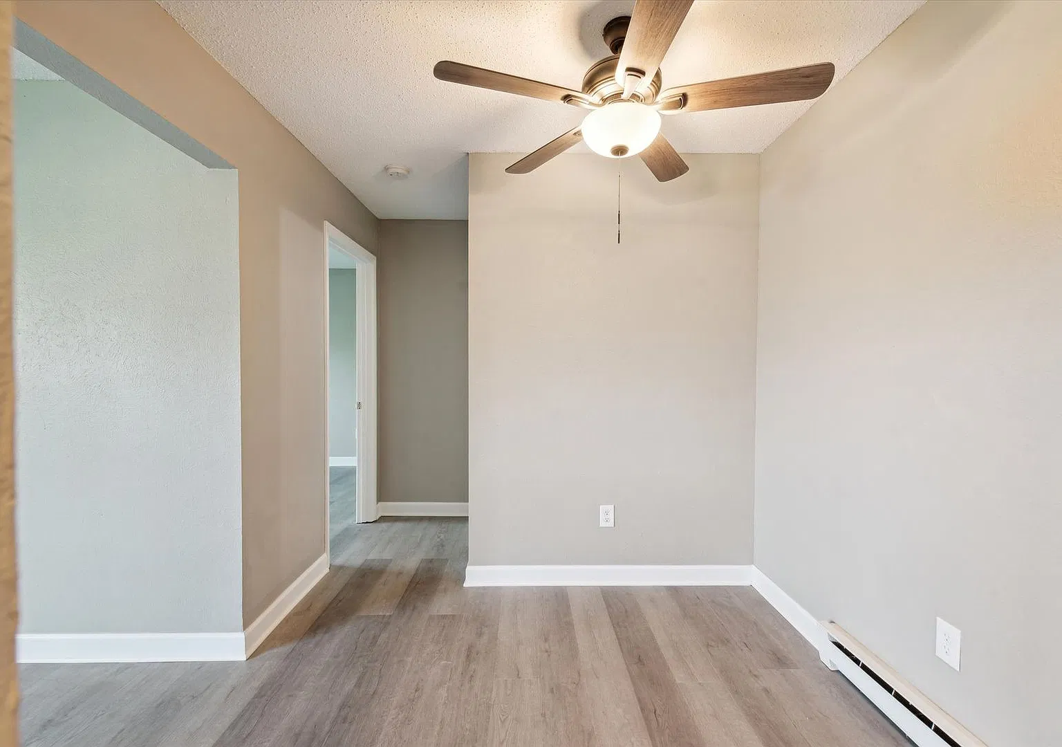 4013 Harvest Ln — Photo 3