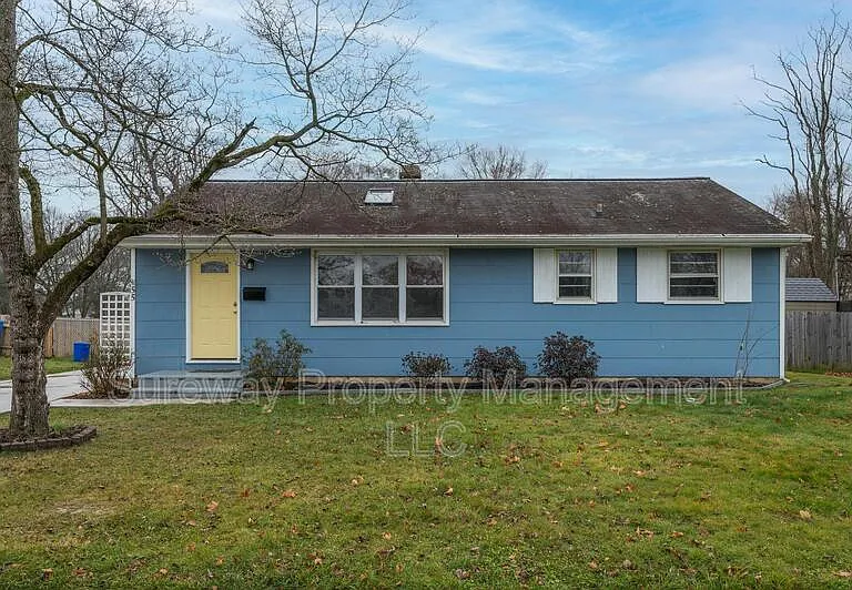 55 Nassau Rd — Photo 1