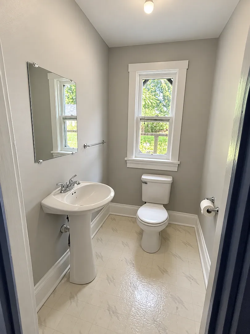 320 North Dodge - 4 Bedroom — Photo 2