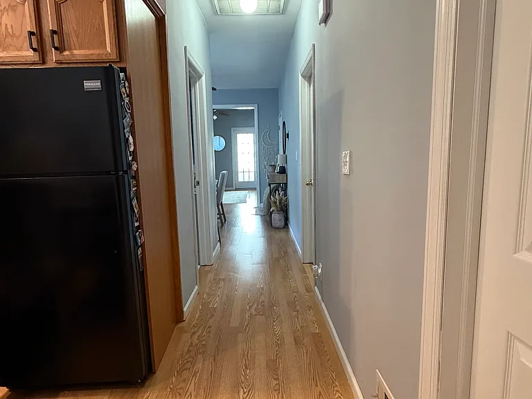 1215 Clinton St — Photo 3
