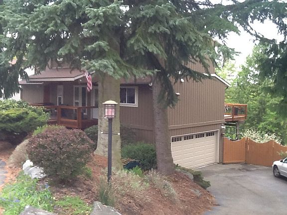 Three stories, heated garage