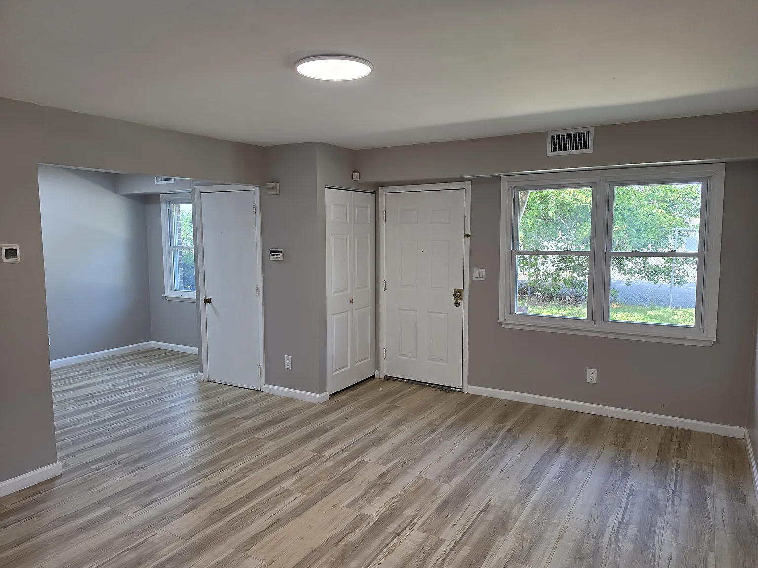 2 bed, 1.5 bath, 1104 sqft, $2,100 — Photo 2