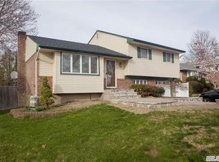 85 Belmont Cir, Syosset, NY 11791