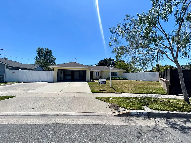 5572 Nevada Dr — Photo 1