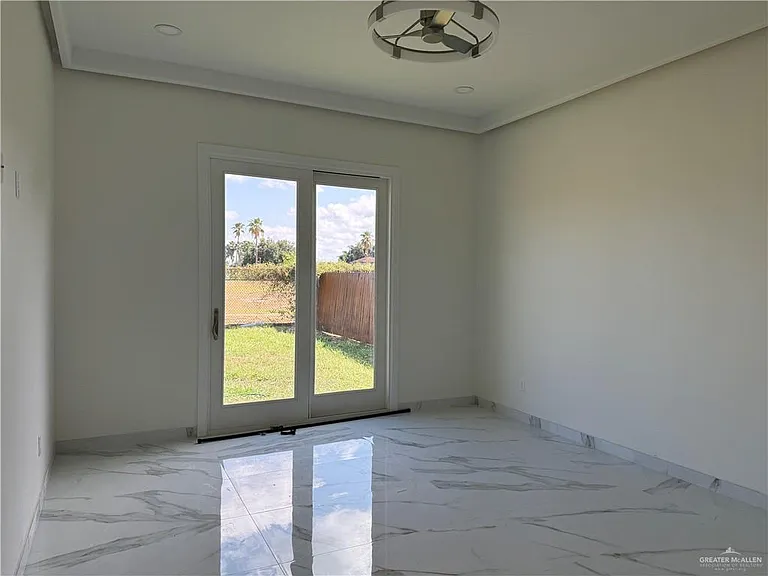 215 Constellation Dr — Photo 6