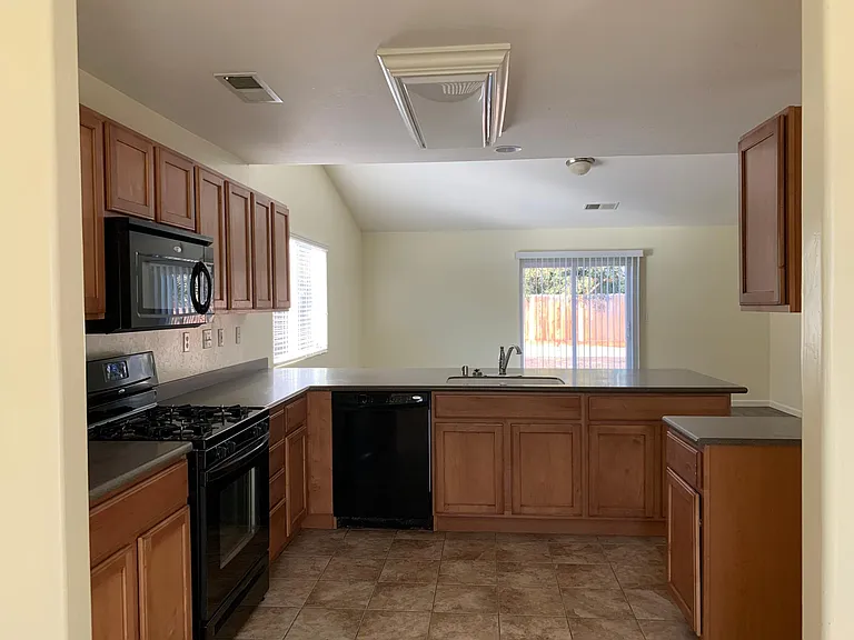 4650 W Rialto Ave — Photo 3