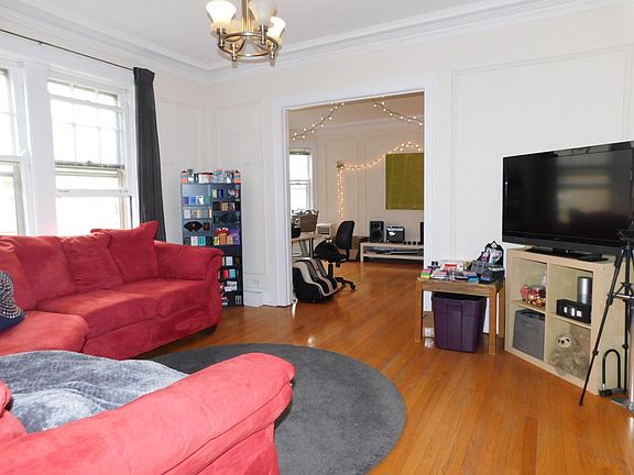 3rd image of 823 Forest Ave #2E