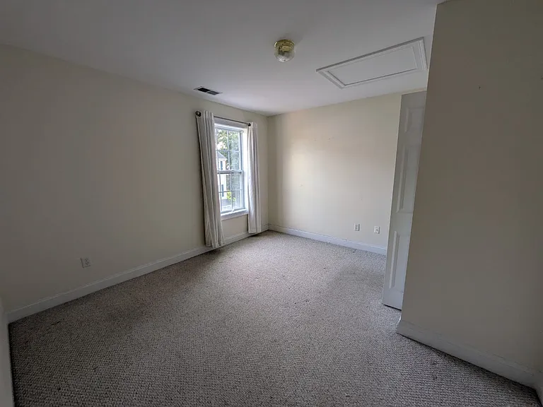 35 Judith Ln #204B — Photo 7