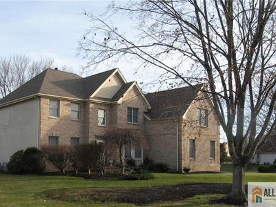 2 Colonial Ct, Plainsboro, NJ, 08536