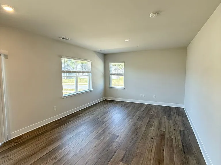 1670 Lake Placid Dr — Photo 3