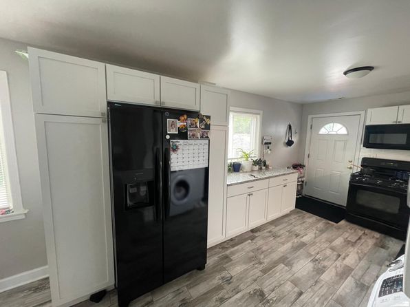 148 S Plum Grove Rd