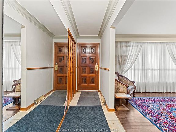 3rd image of 1464 Roxborough Blvd