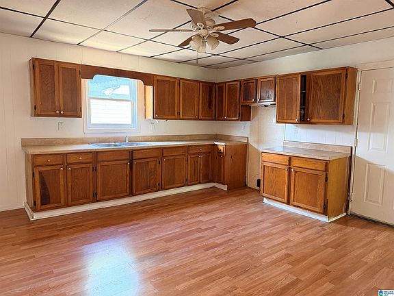 3rd image of 423 Chestnut Ave