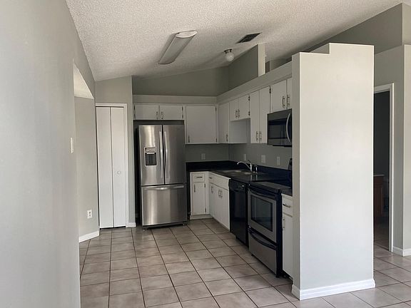 2nd image of 406 San Gabriel St #406