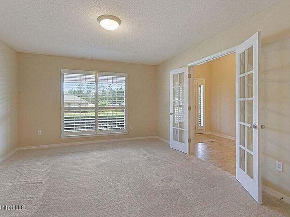 5th image of 17215 Excalibur Cir