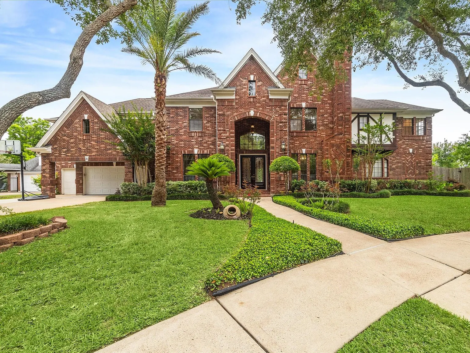 5 bed, 6.0 bath, 5268 sqft, $5,000 — Photo 4