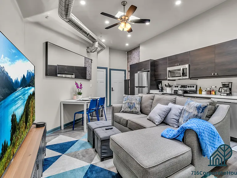 44 E Utica St #3B — Photo 3
