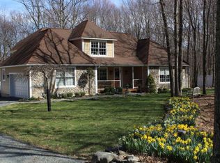 112 Avocado Ln, Milford, PA 18337
