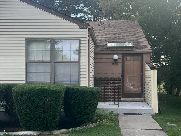 31600 Hoover Rd, Warren, MI 48093