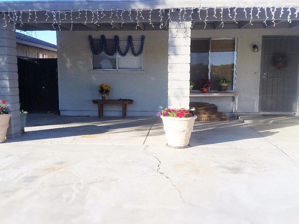 1st image of 84570 Calle Leon